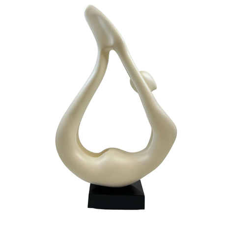 Escultura de yoga blanca