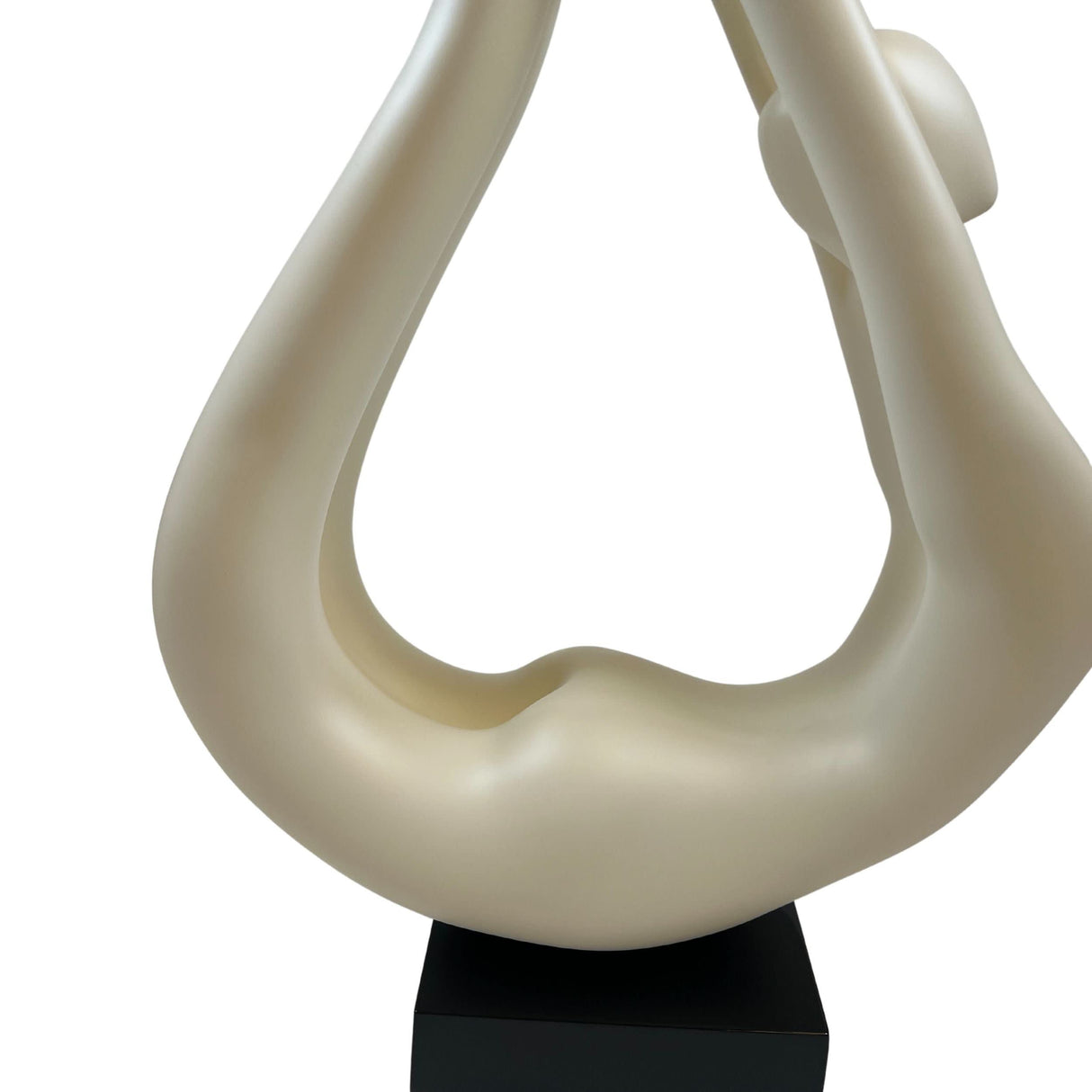 Escultura de yoga blanca