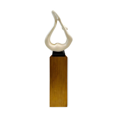 Escultura de yoga blanca