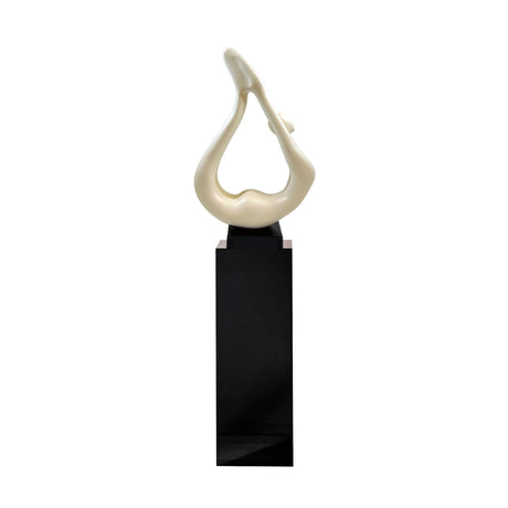 Escultura de yoga blanca