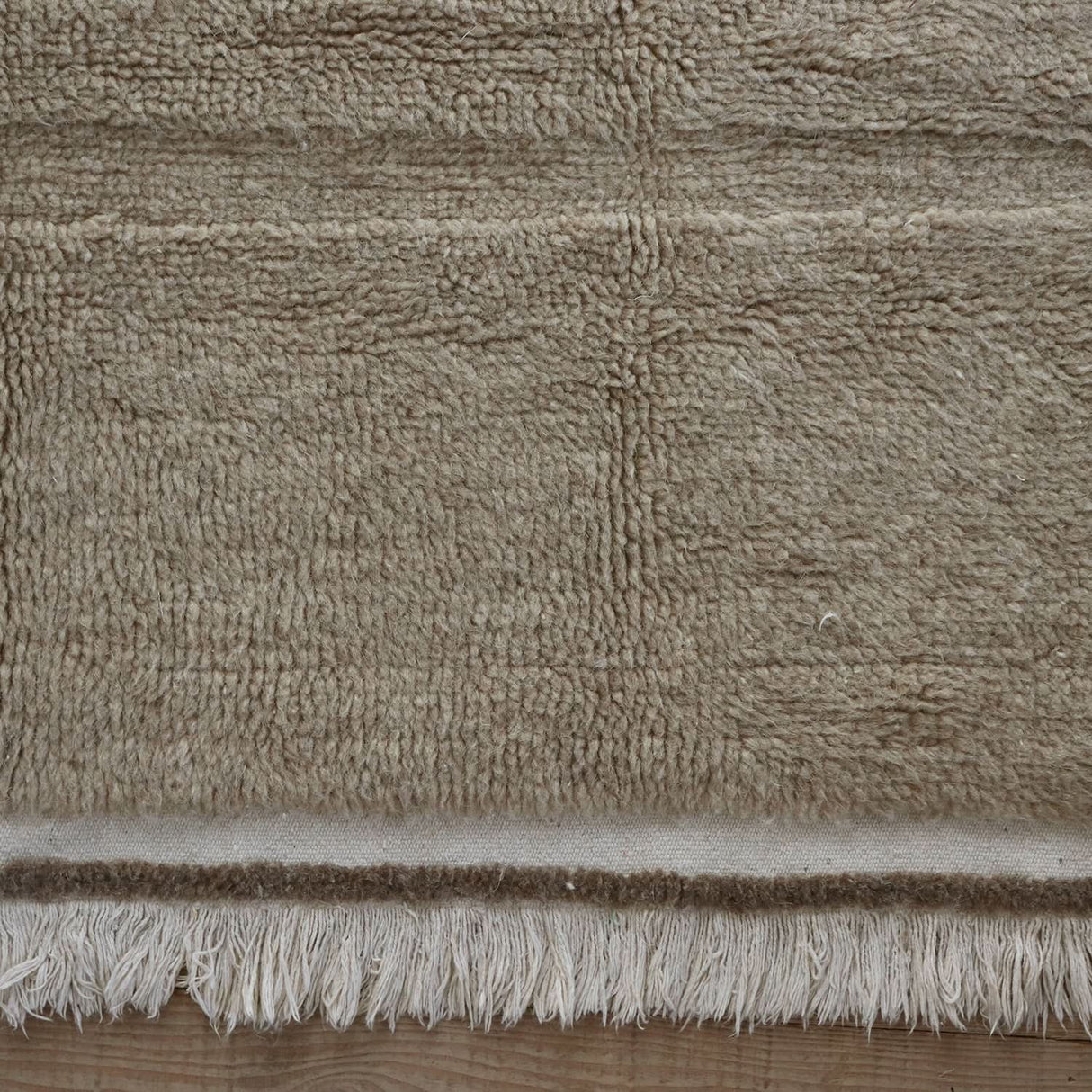 Alfombra de lana beige estepa