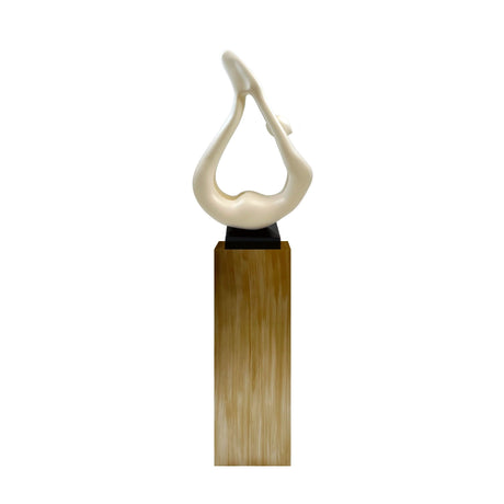 Escultura de yoga blanca
