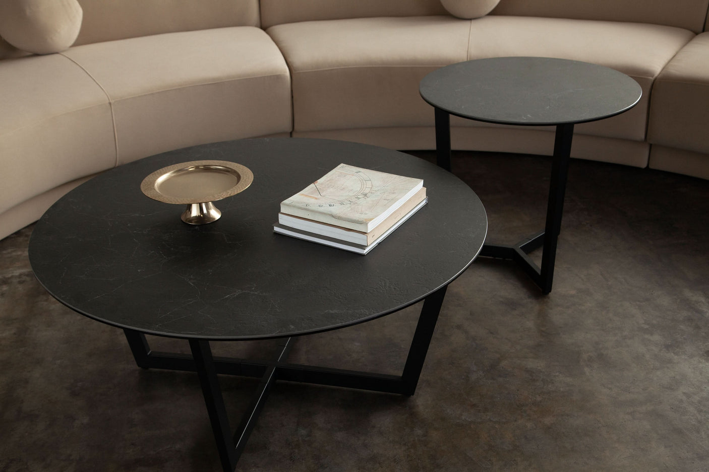 Onyx Round Cocktail Table